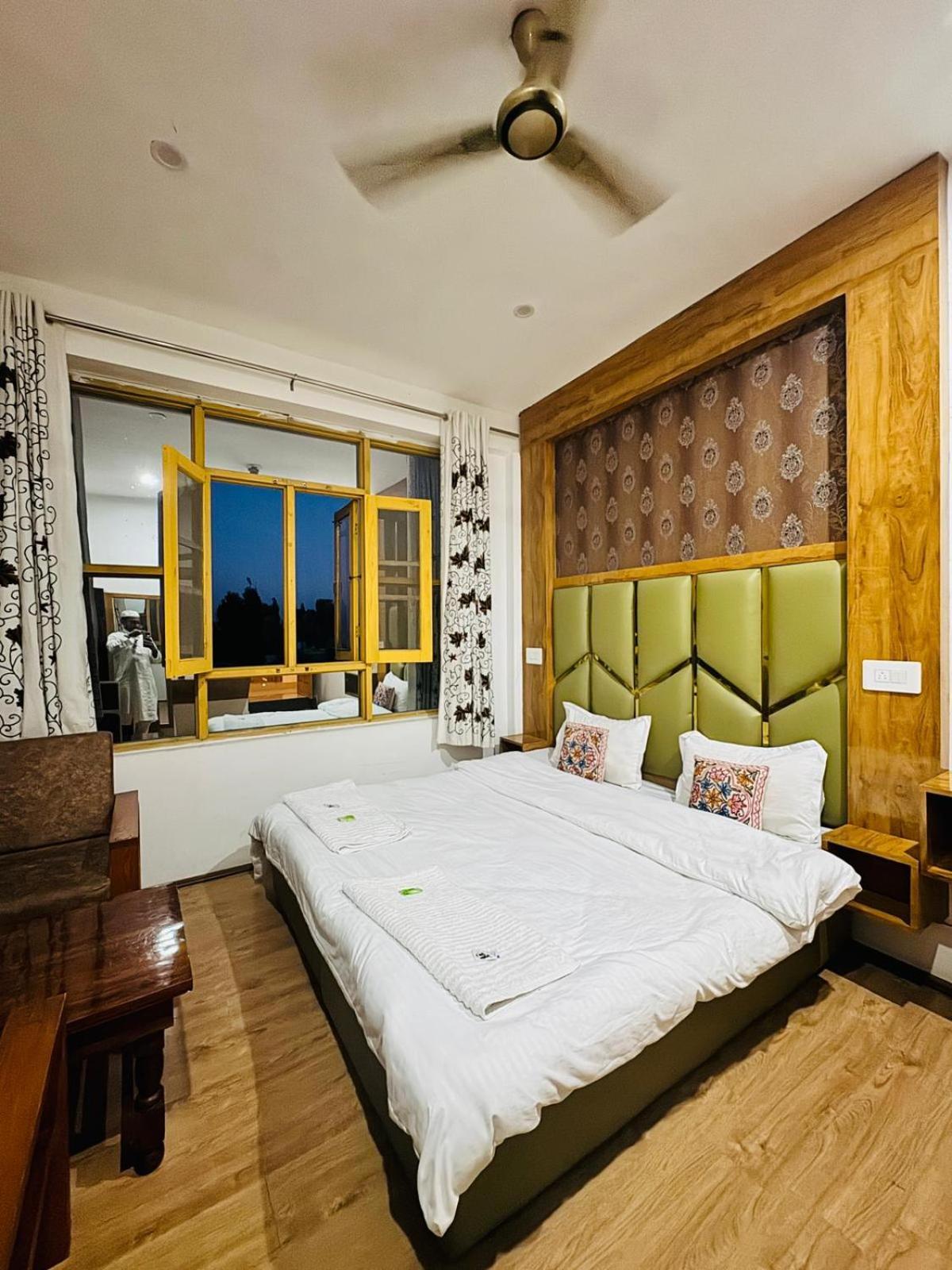 Gulmarg Gs Residency Hotel Exterior photo